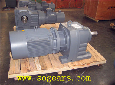 Single-phase electric gearmotor